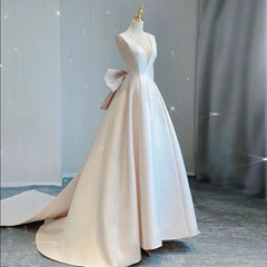 Chic Ball Gown V neckline Sleeveless Ivory Satin Long Wedding Dresses With Bow