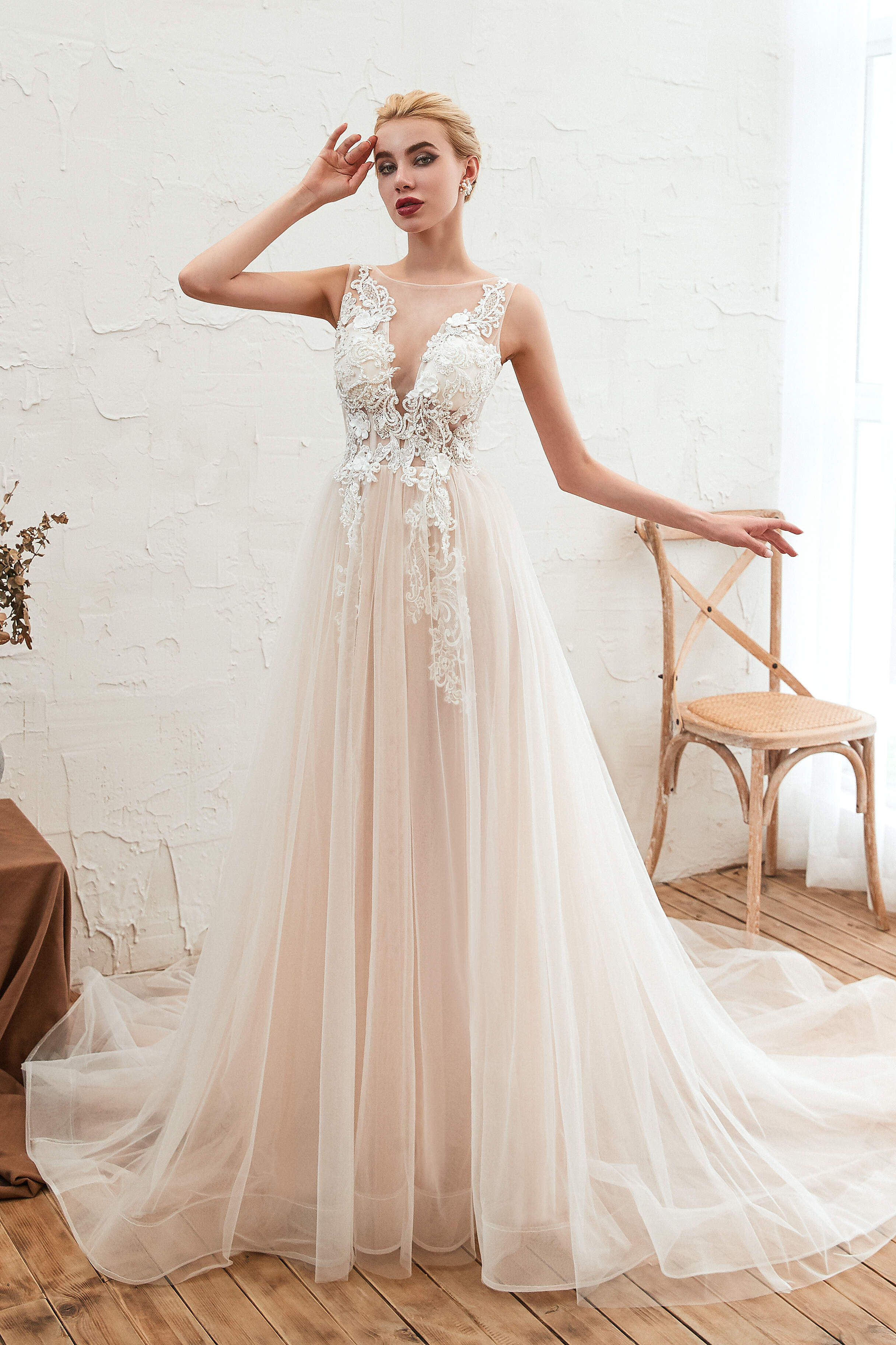 Wedding Dresse Boho, Round Neckline Sleeveless A-line Lace Up Sweep Train Lace Appliques Wedding Dresses