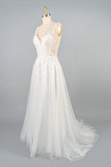 Wedding Dresses Long Sleev, V-neck Appliques Tulle A-line Wedding Dress