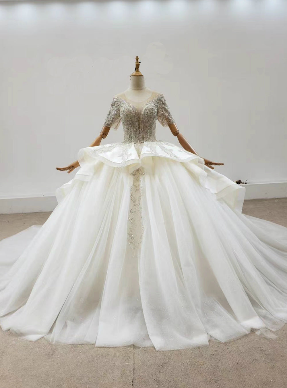 We Offer a Large Numbers Of Ivory White Ball Gown Tulle Satun Short Sleeve Backless Beading Wedding Dress